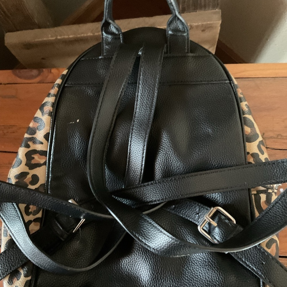 Dana Buchman animal print backpack - Picture 5 of 8